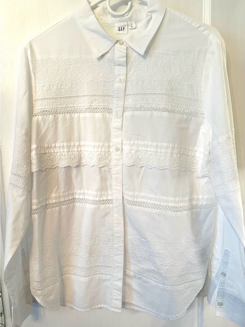 Gap white blouse, women’s large, lace inset front and sleeve